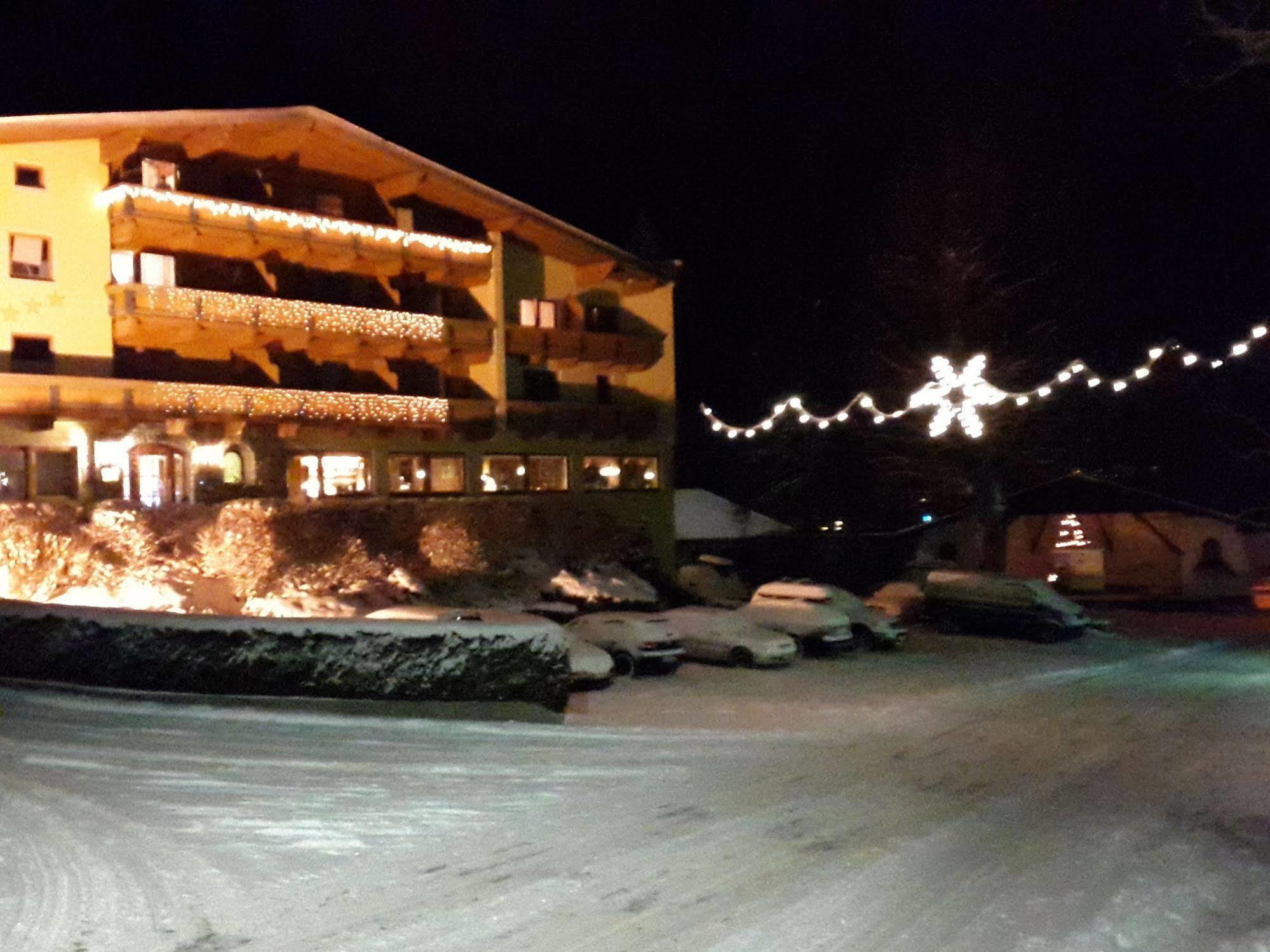 Hotel Gasthof Jaeger Zillertal Schlitters Exterior photo