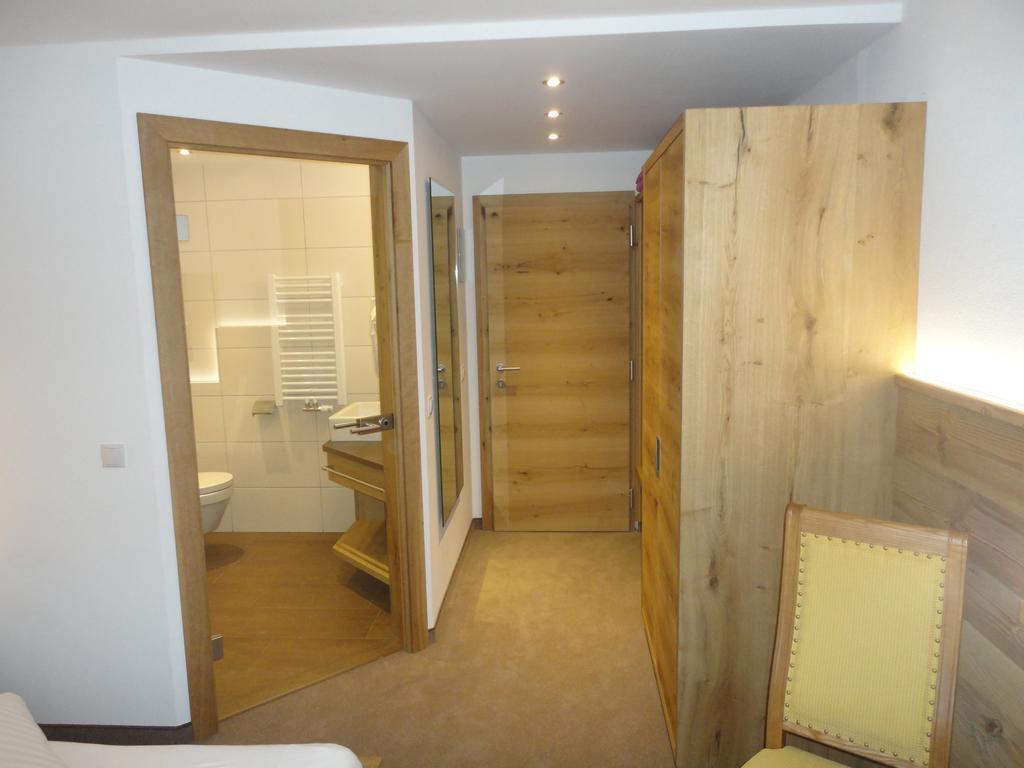 Hotel Gasthof Jaeger Zillertal Schlitters Room photo